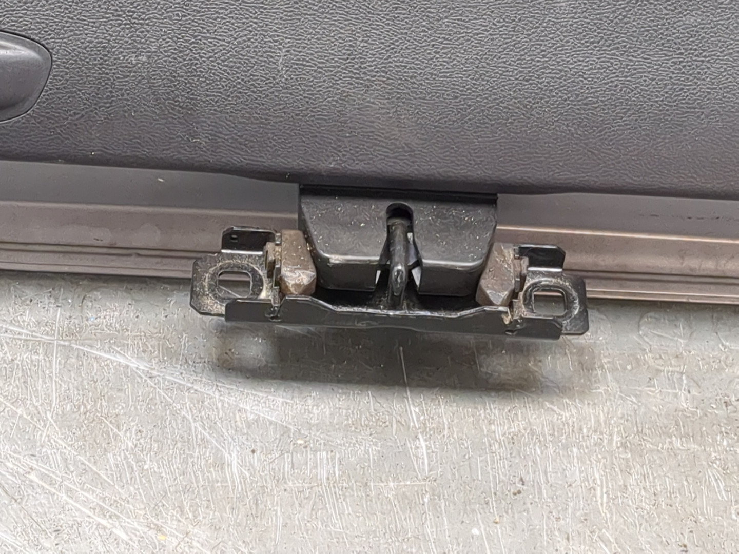 Дверь багажника