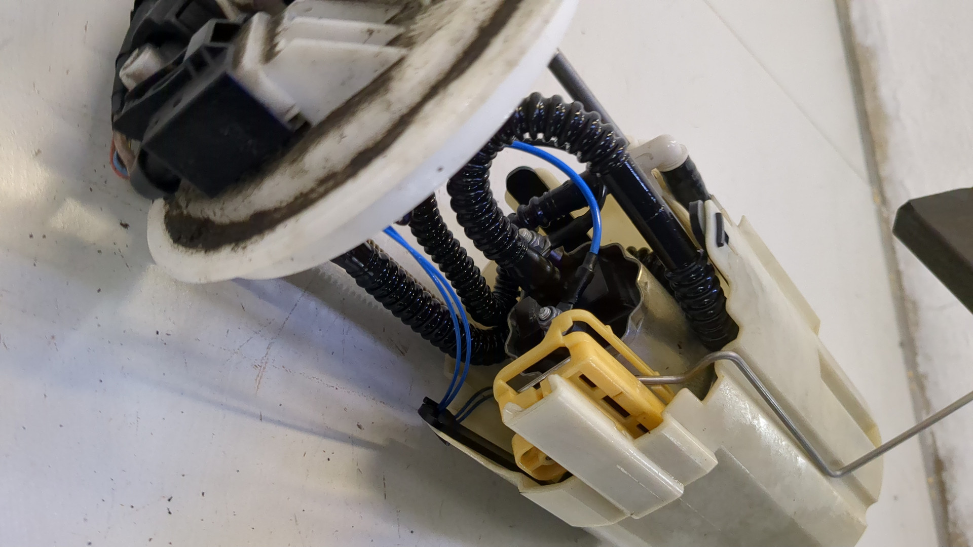 Насос топливный электрический