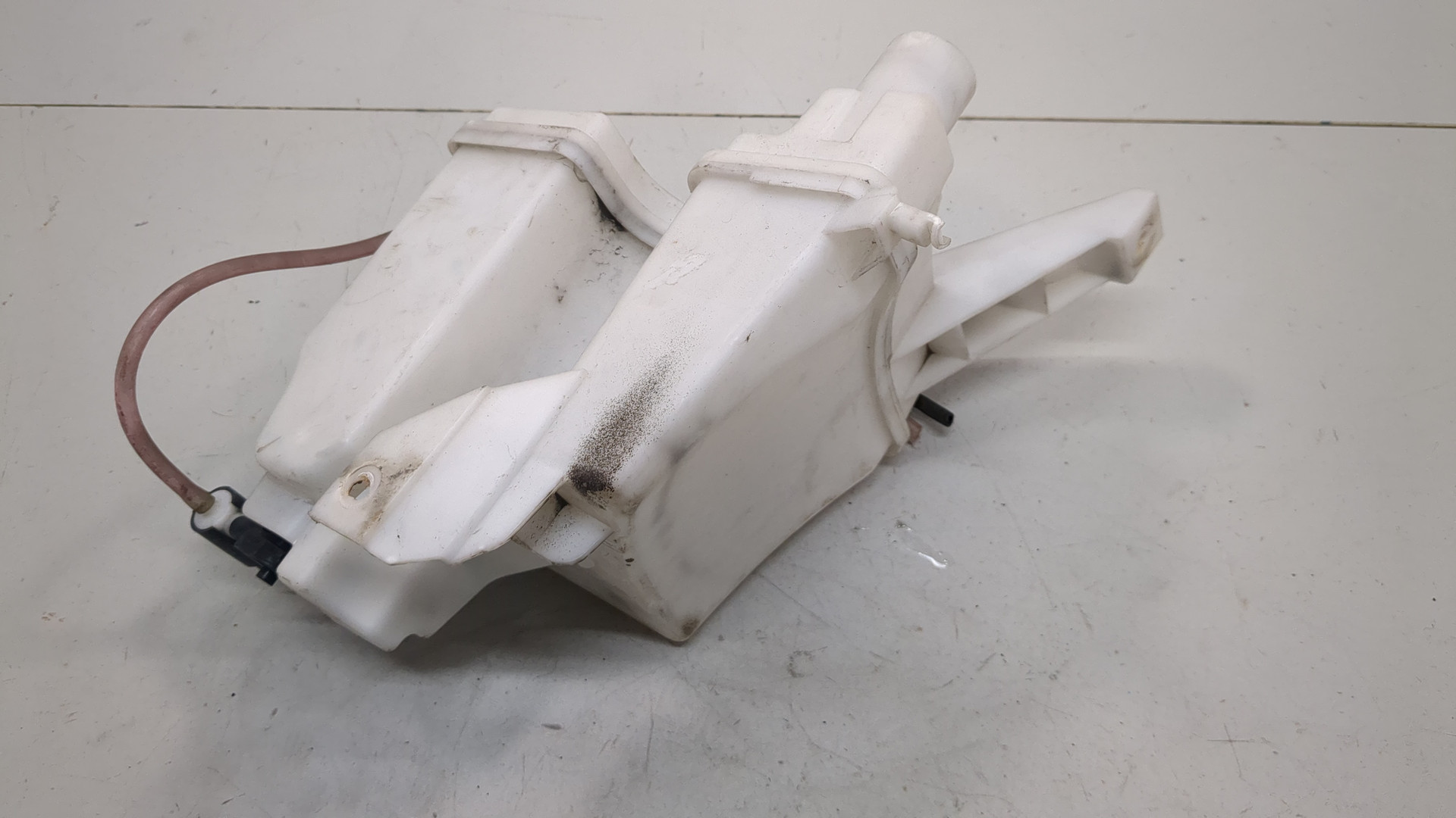 Бачок омывателя лобового стекла