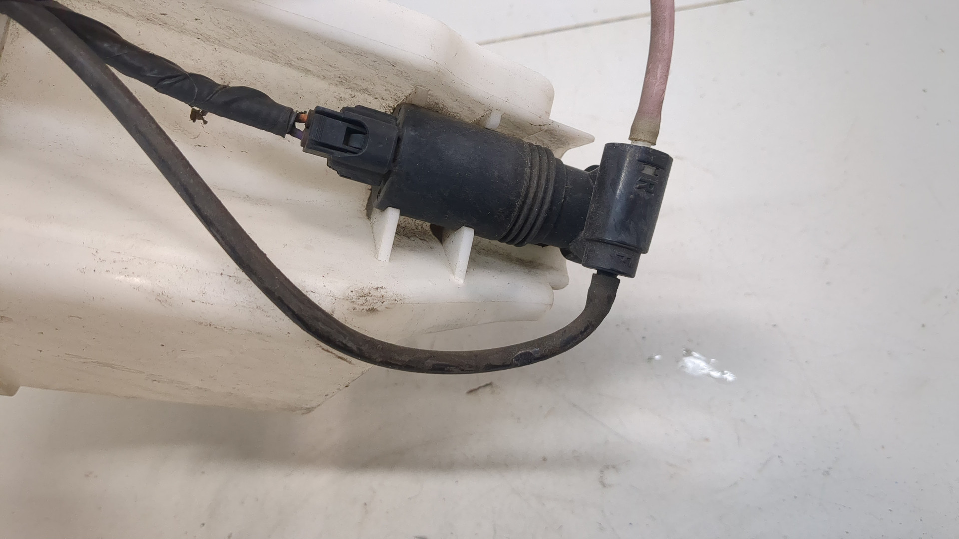 Бачок омывателя лобового стекла