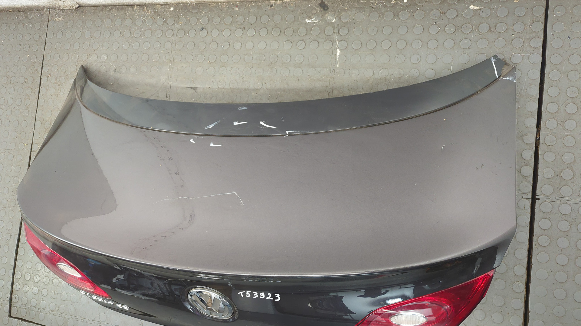 Дверь багажника