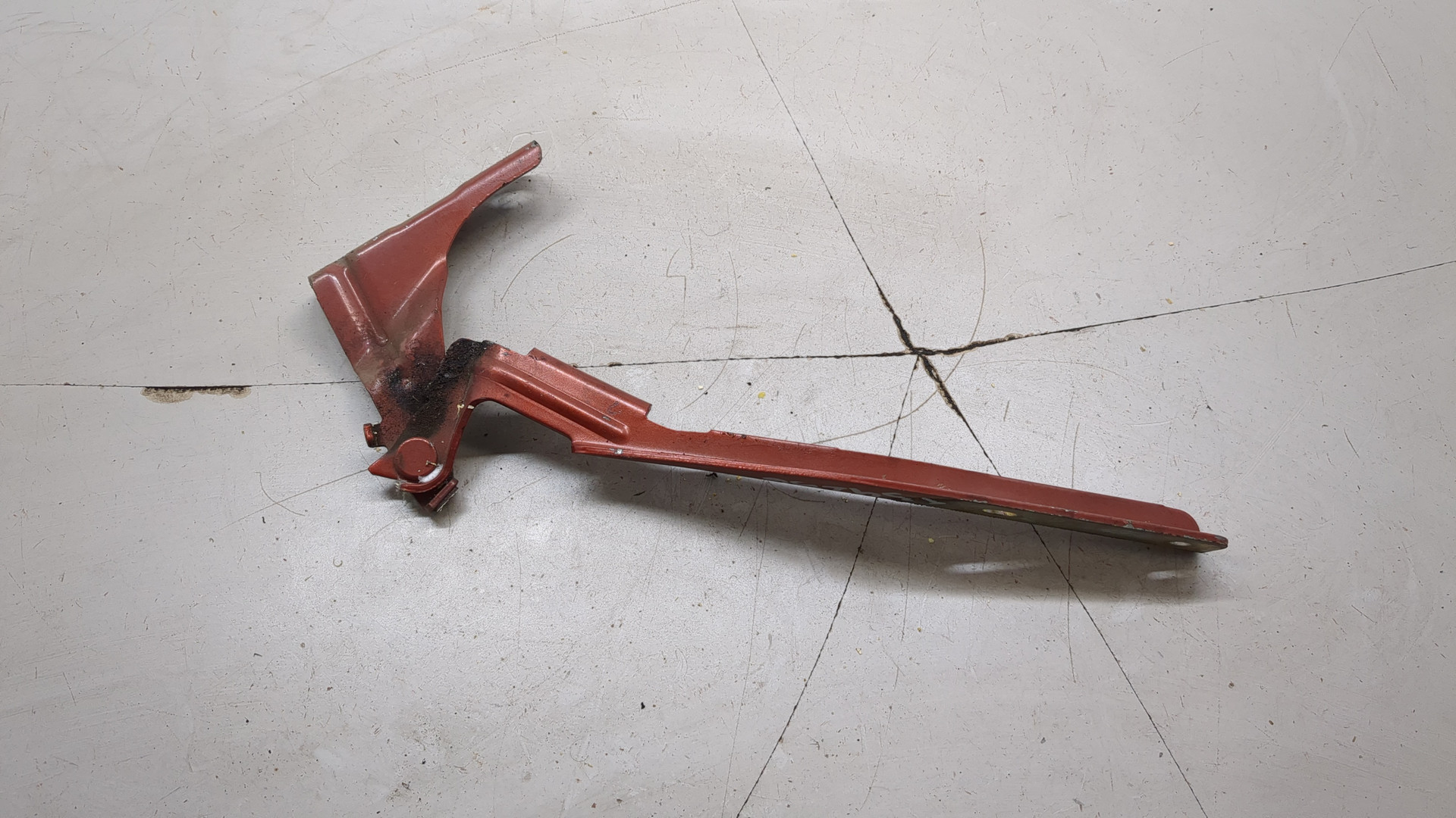 Петля капота правая