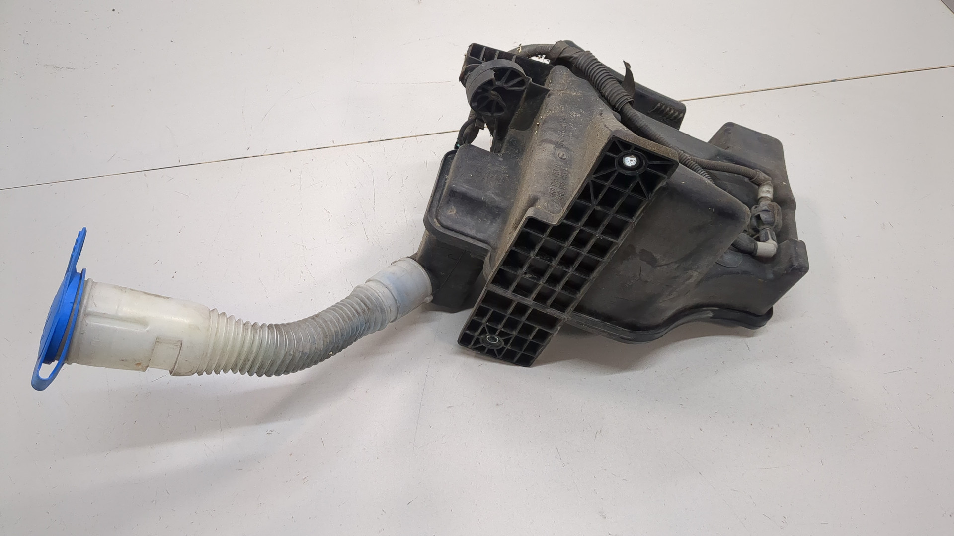 Бачок омывателя лобового стекла