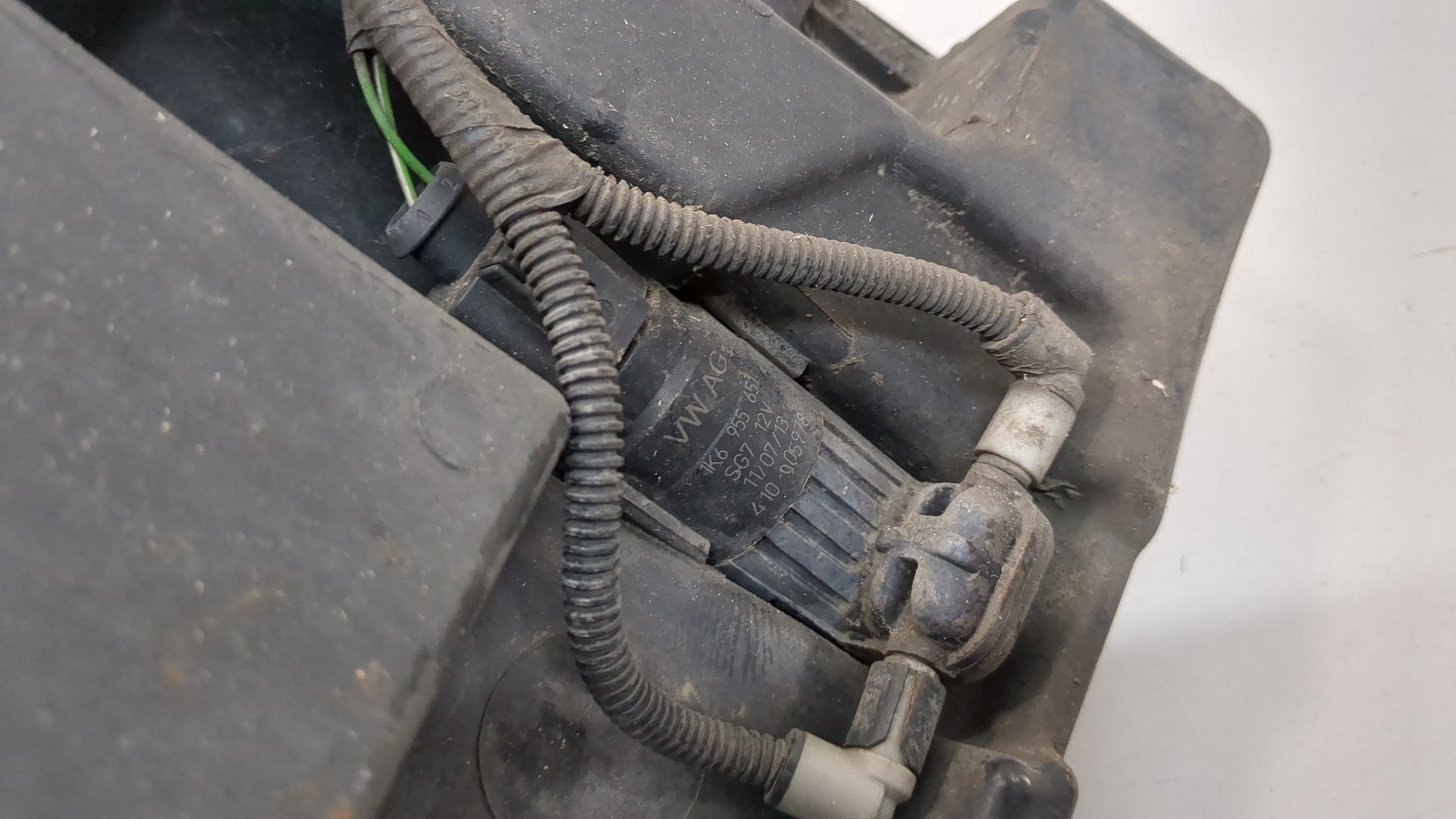 Бачок омывателя лобового стекла