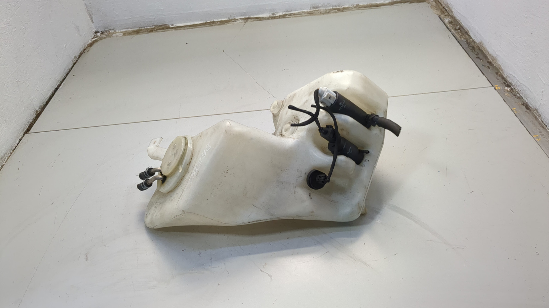 Бачок омывателя лобового стекла