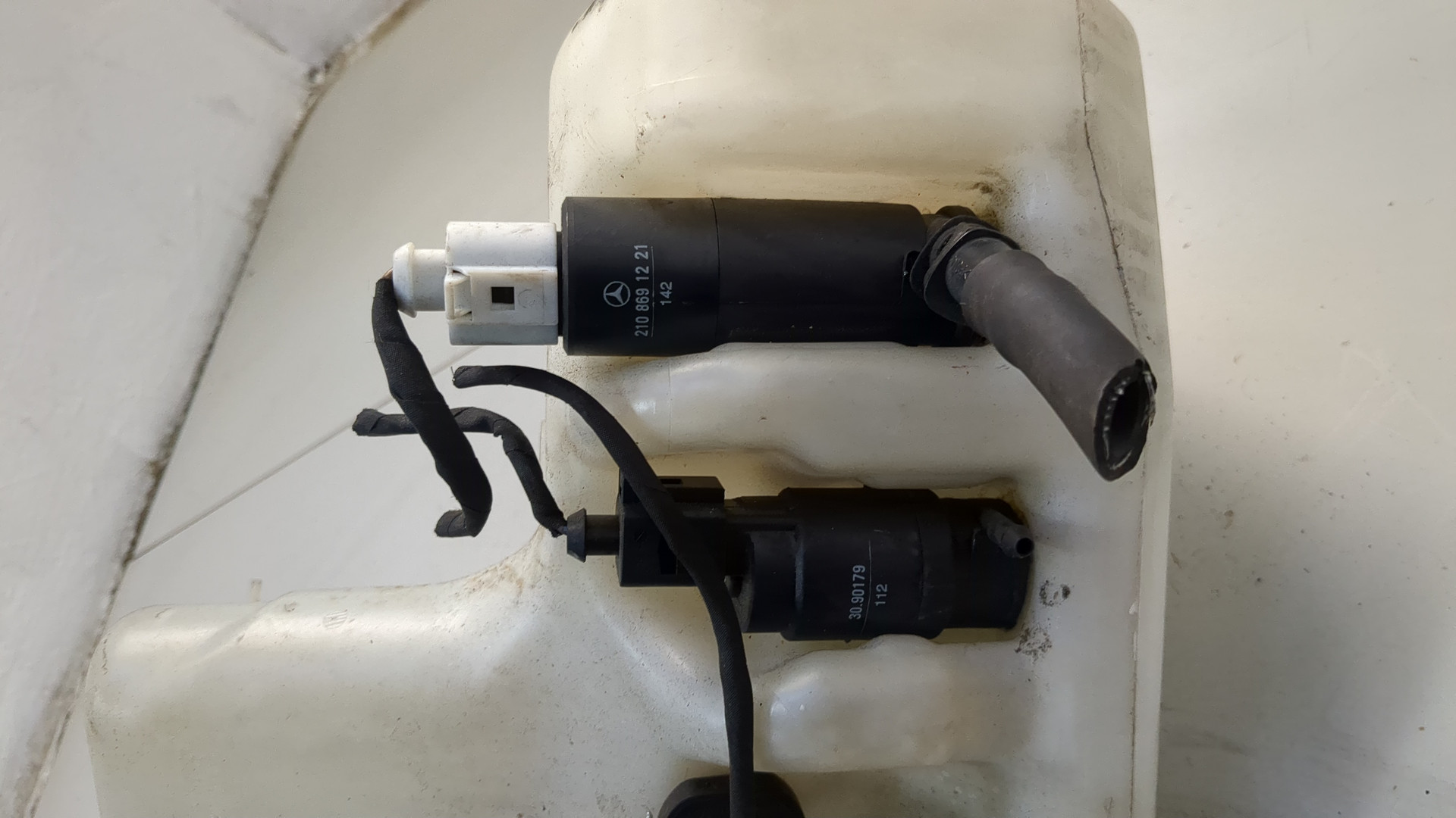 Бачок омывателя лобового стекла