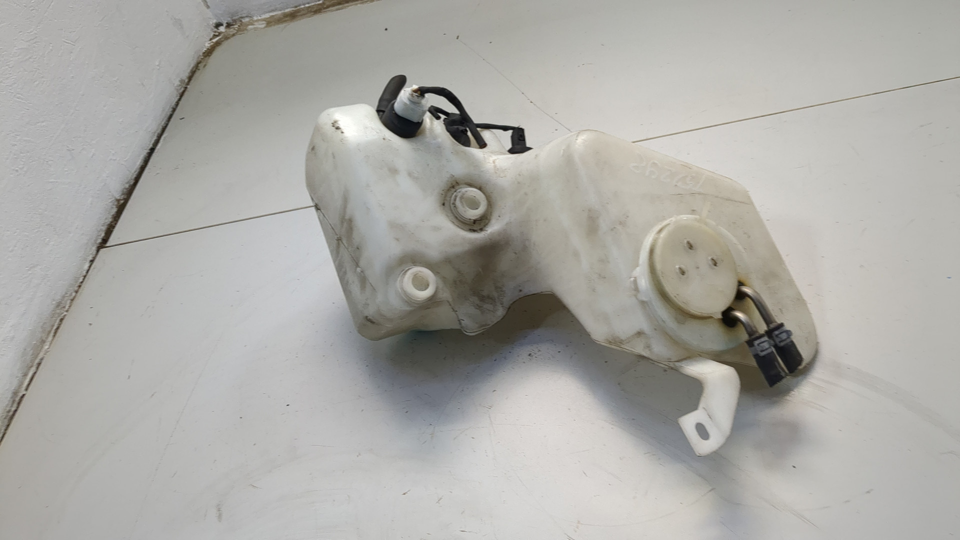 Бачок омывателя лобового стекла