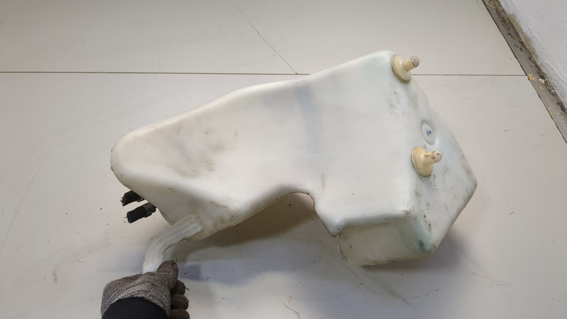 Бачок омывателя лобового стекла