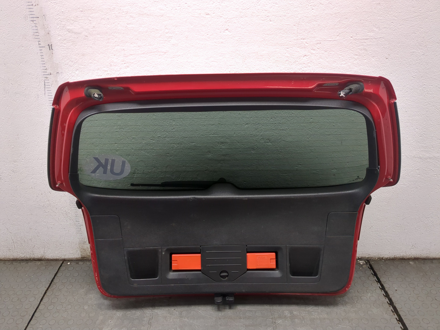 Дверь багажника