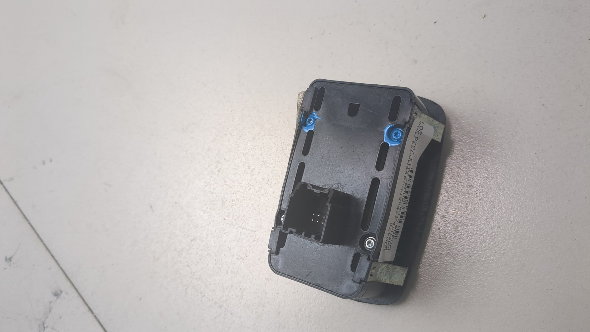 Кнопка стеклоподъемника