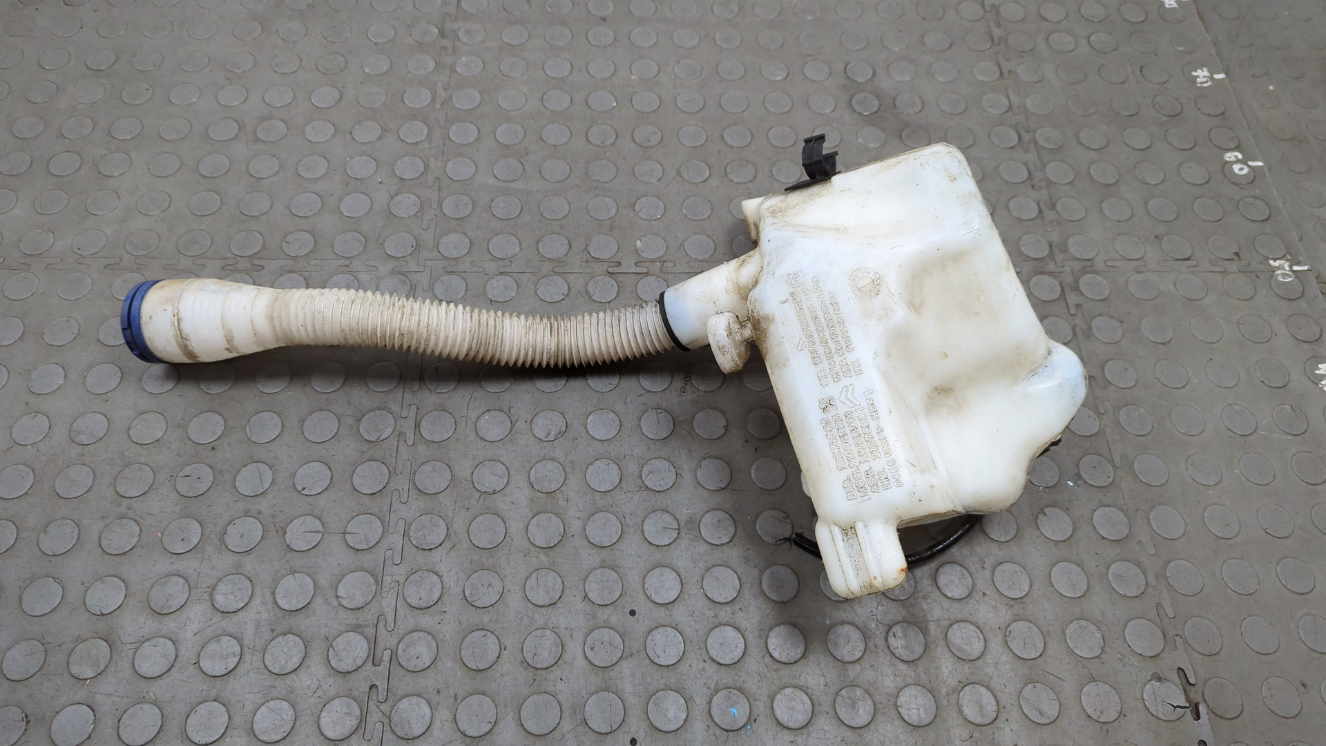 Бачок омывателя лобового стекла