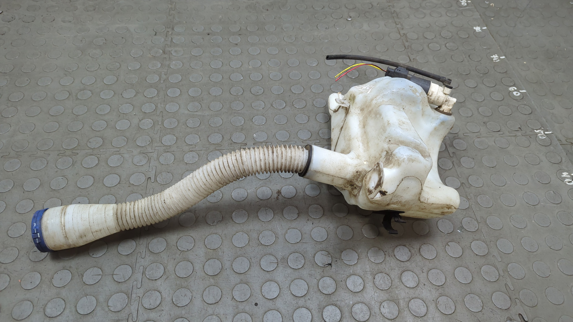 Бачок омывателя лобового стекла