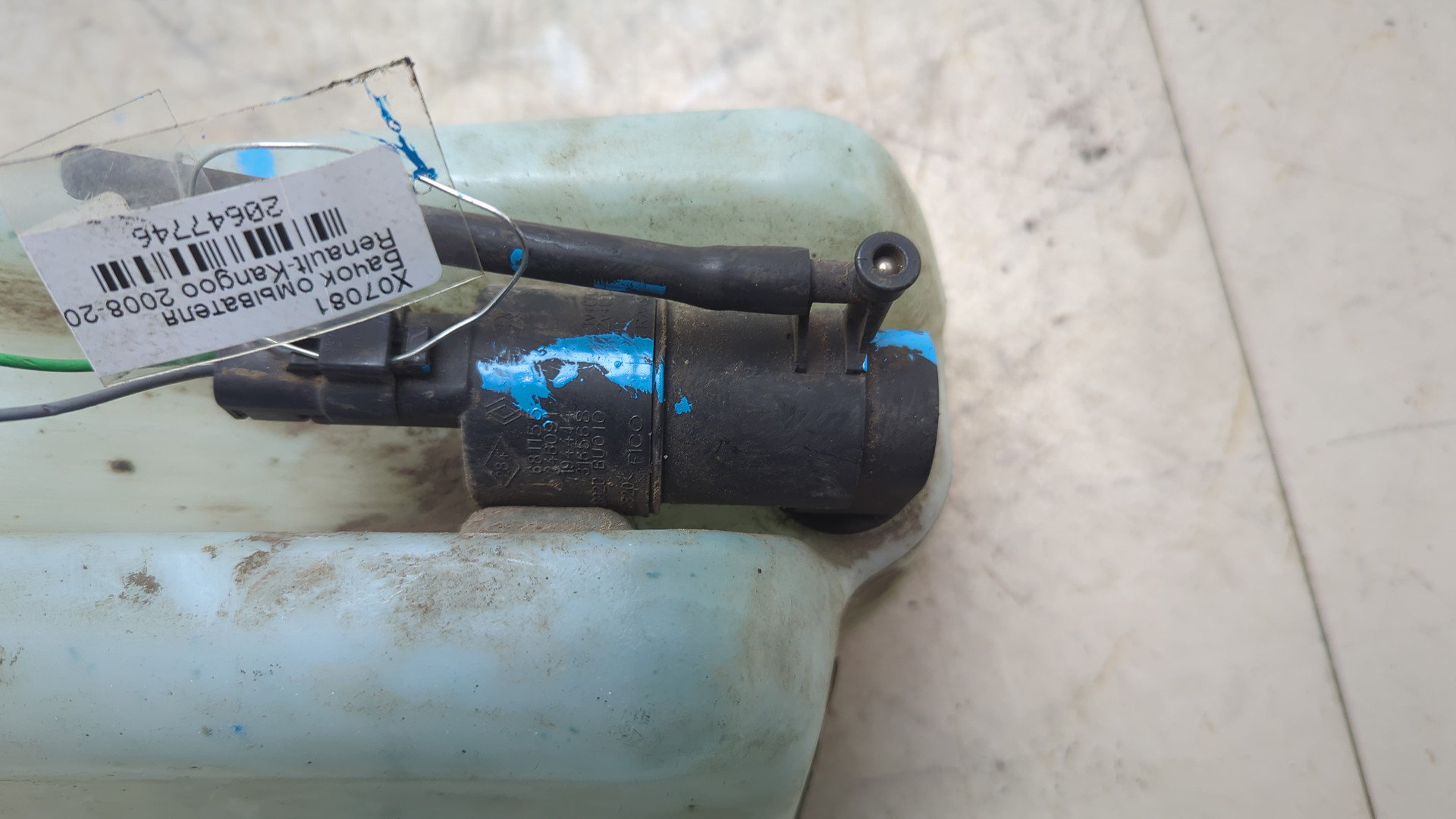 Бачок омывателя лобового стекла