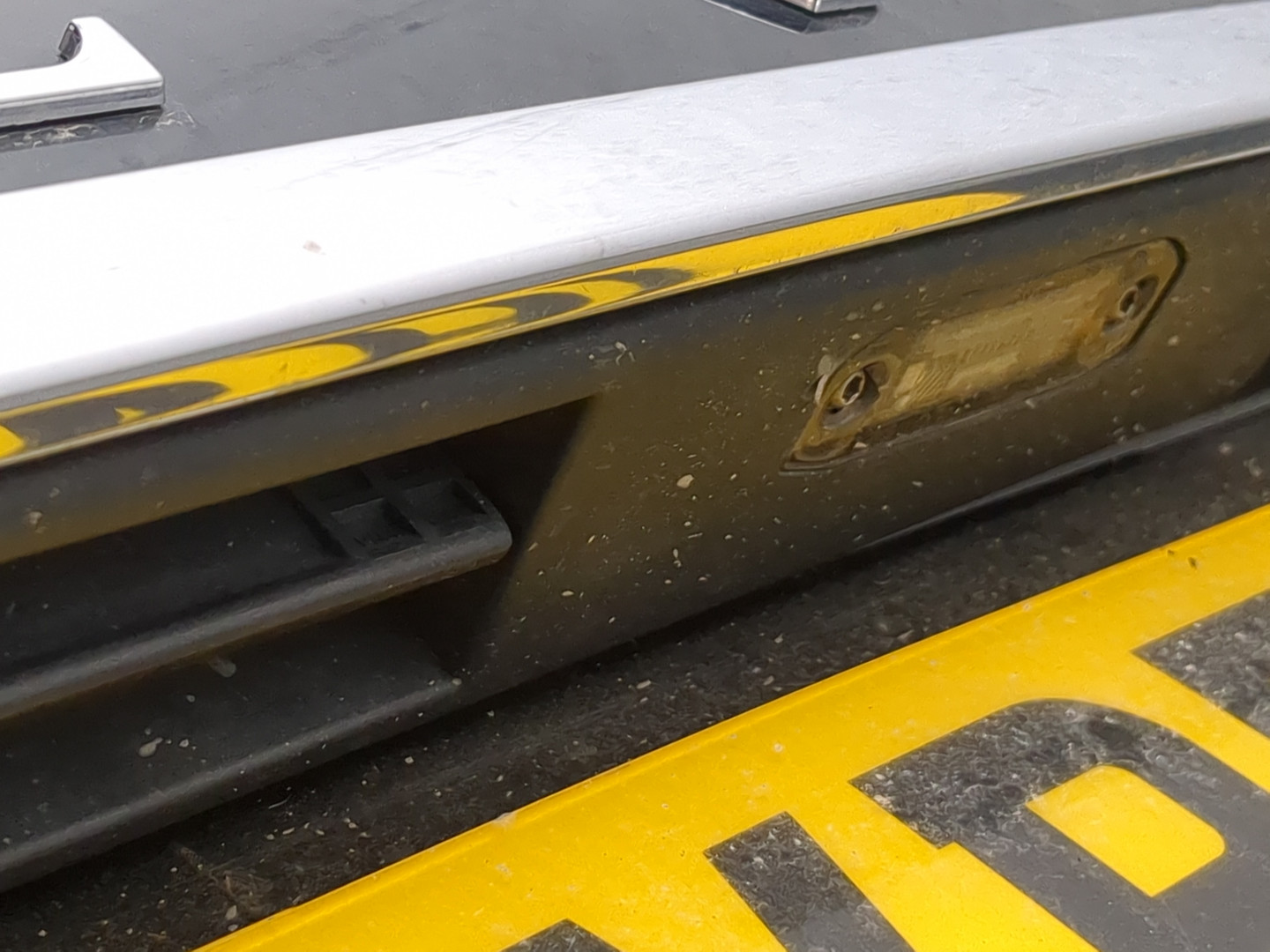 Дверь багажника