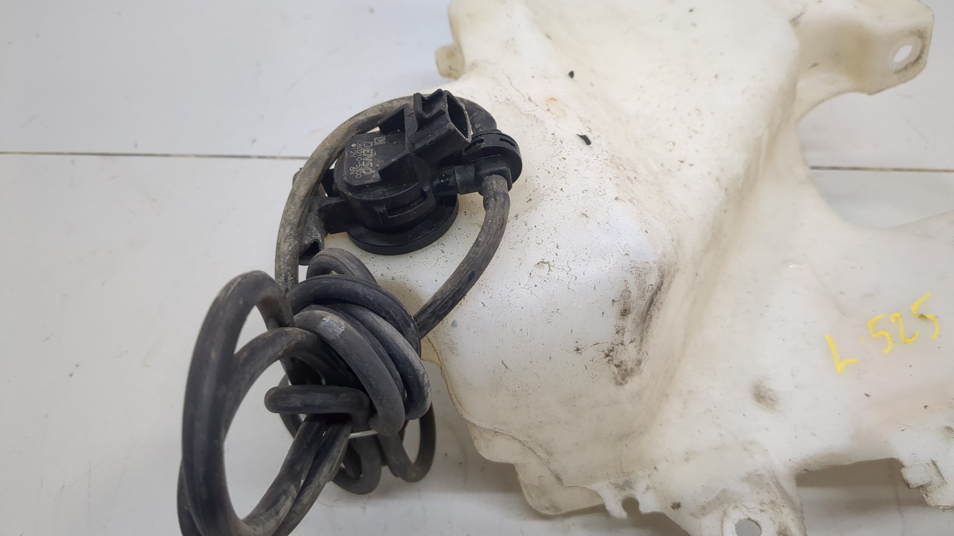 Бачок омывателя лобового стекла