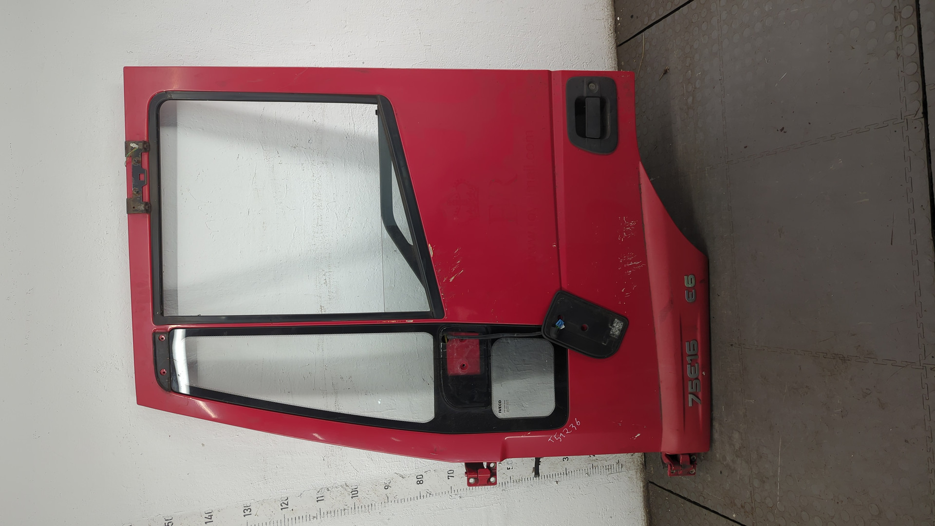 Дверь передняя левая