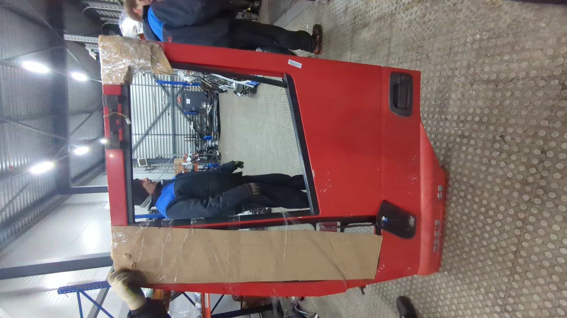 Дверь передняя левая