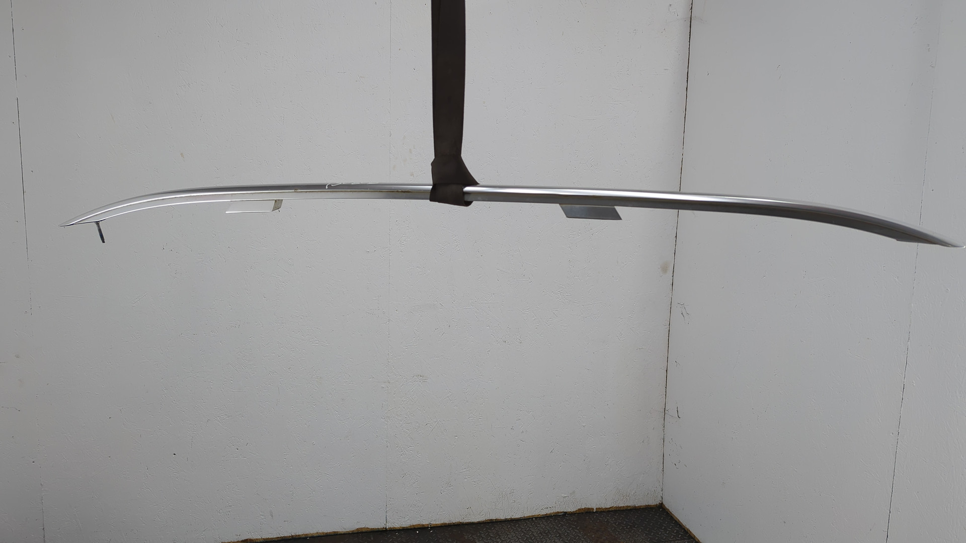 Рейлинг (релинг) левый (планка на крышу)