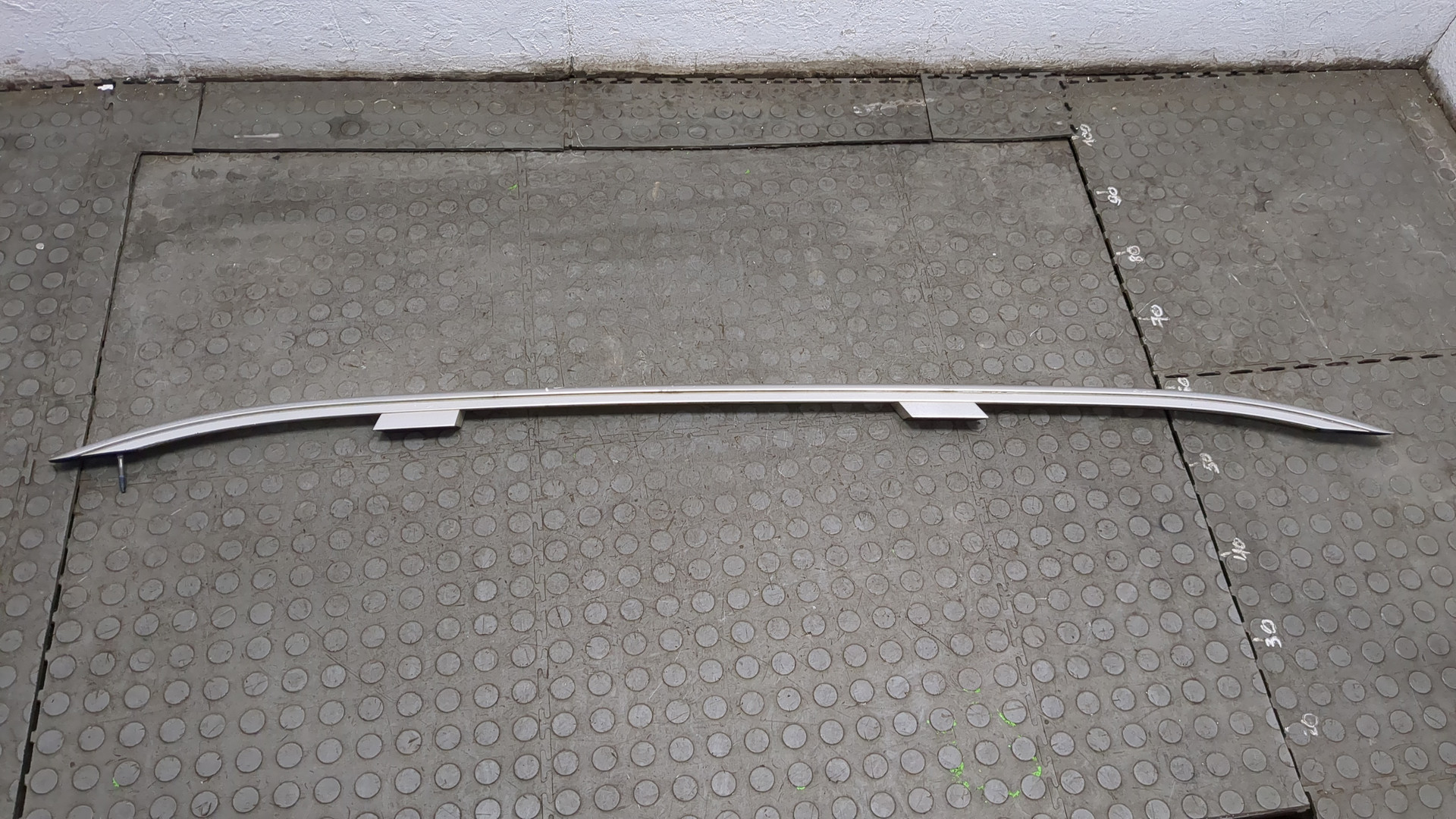 Рейлинг (релинг) левый (планка на крышу)