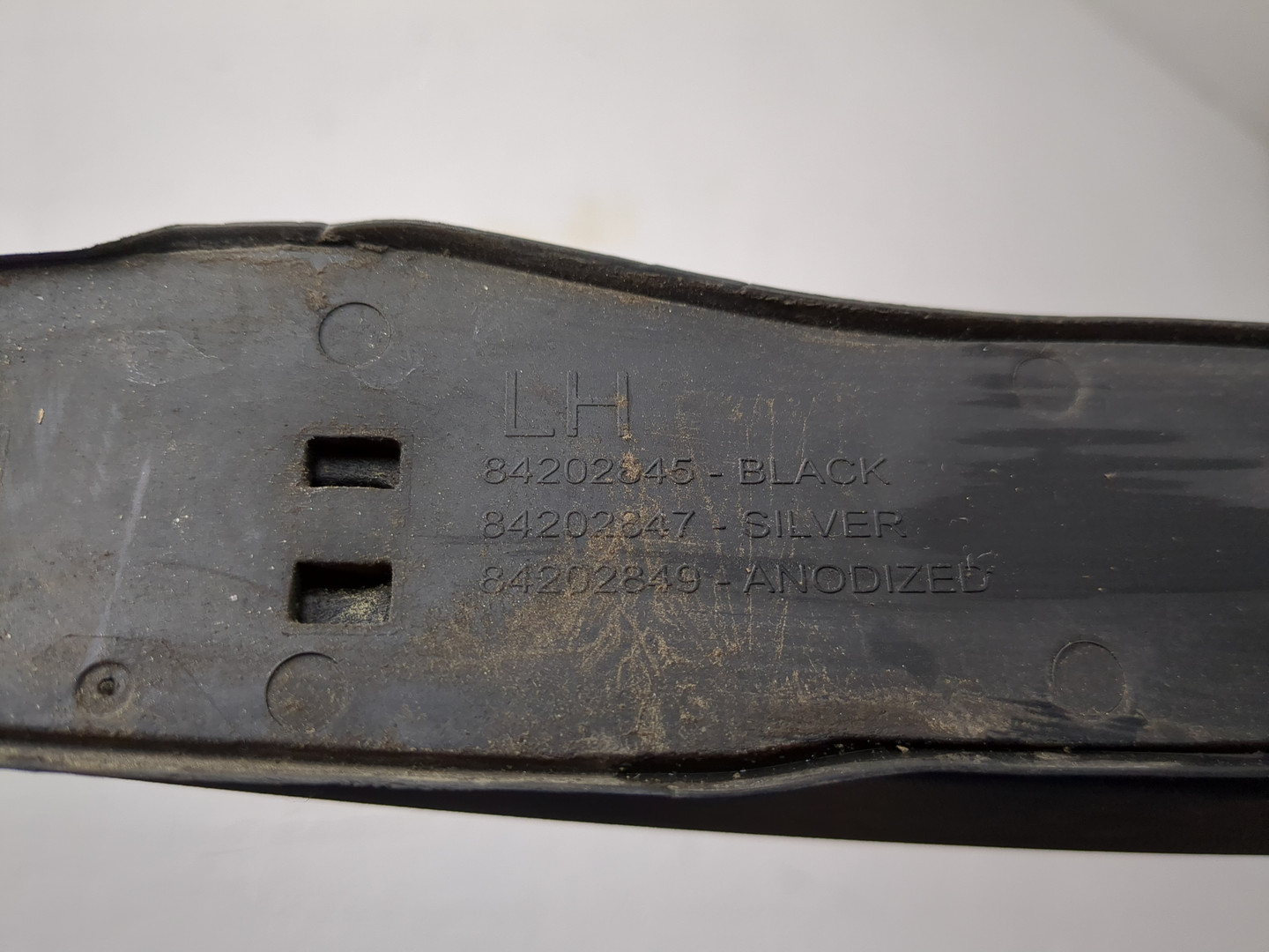 Рейлинг (релинг) левый (планка на крышу)