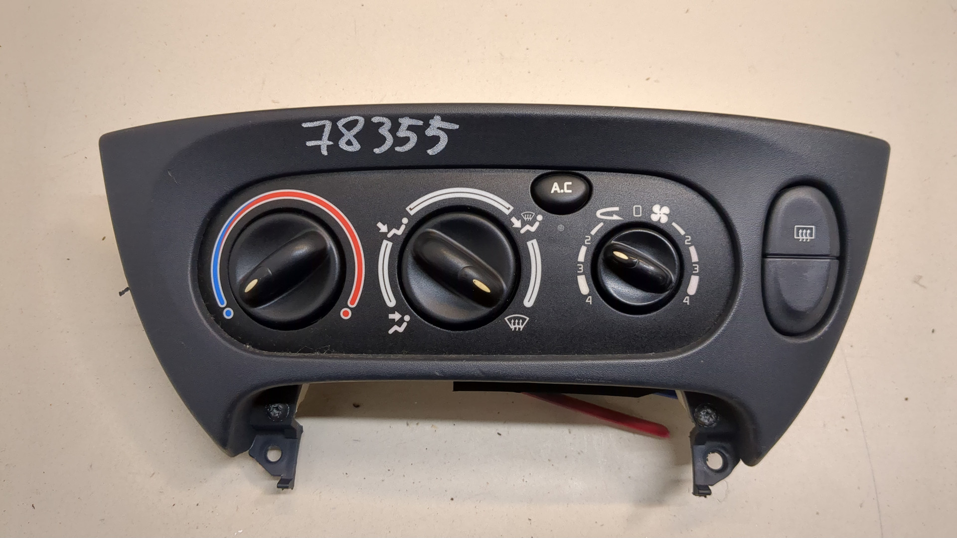 Переключатель отопителя