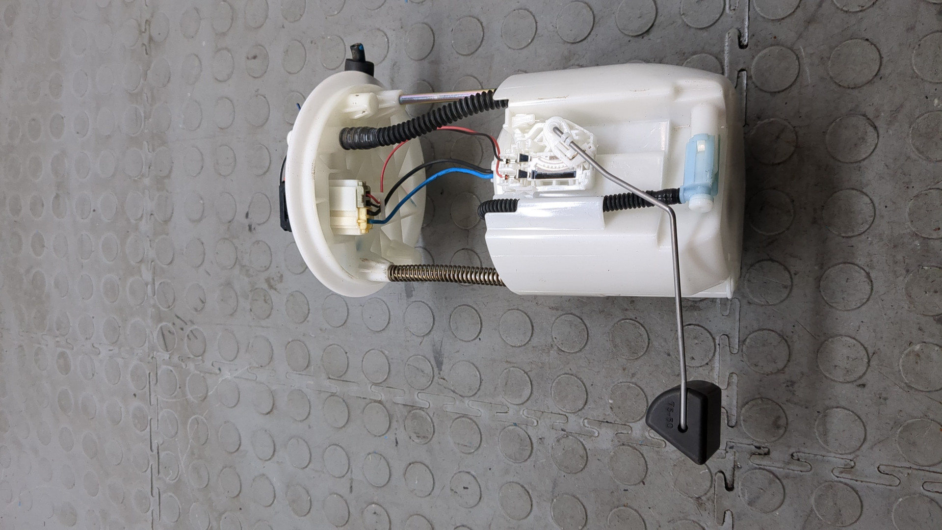 Насос топливный электрический