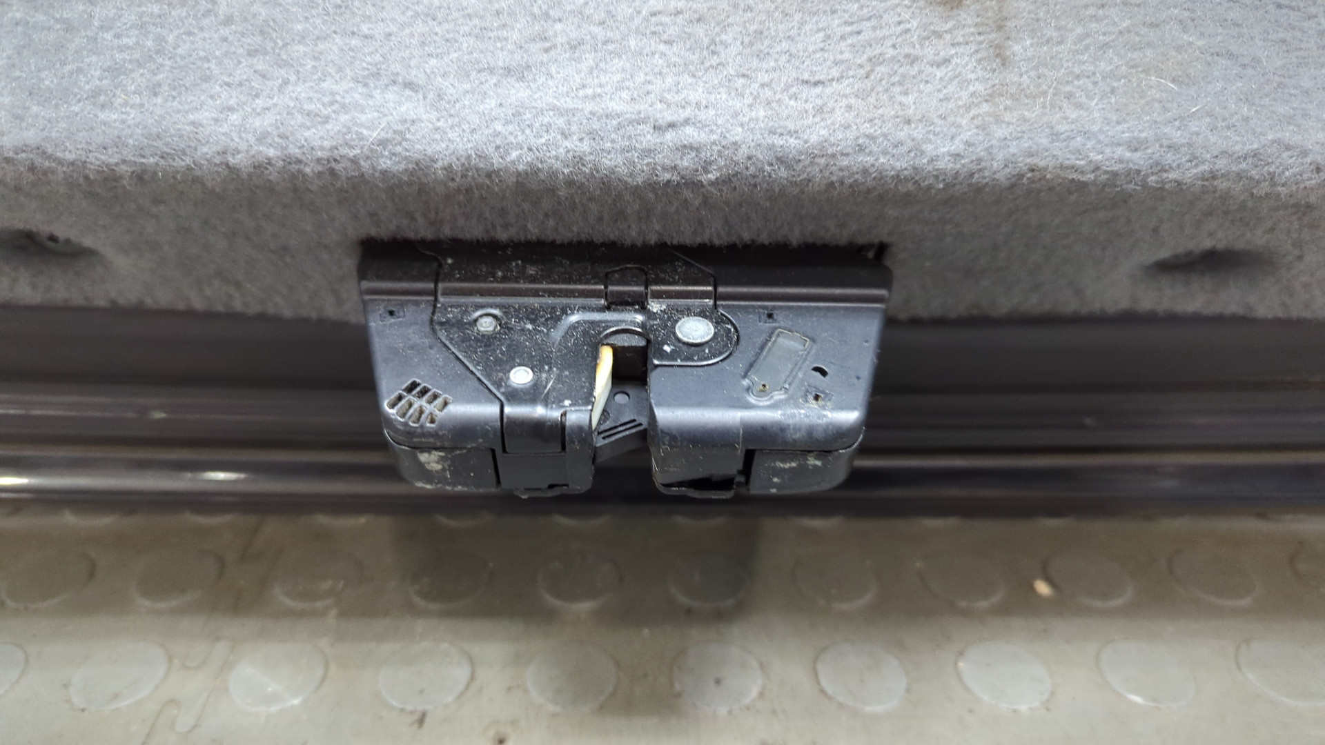 Дверь багажника