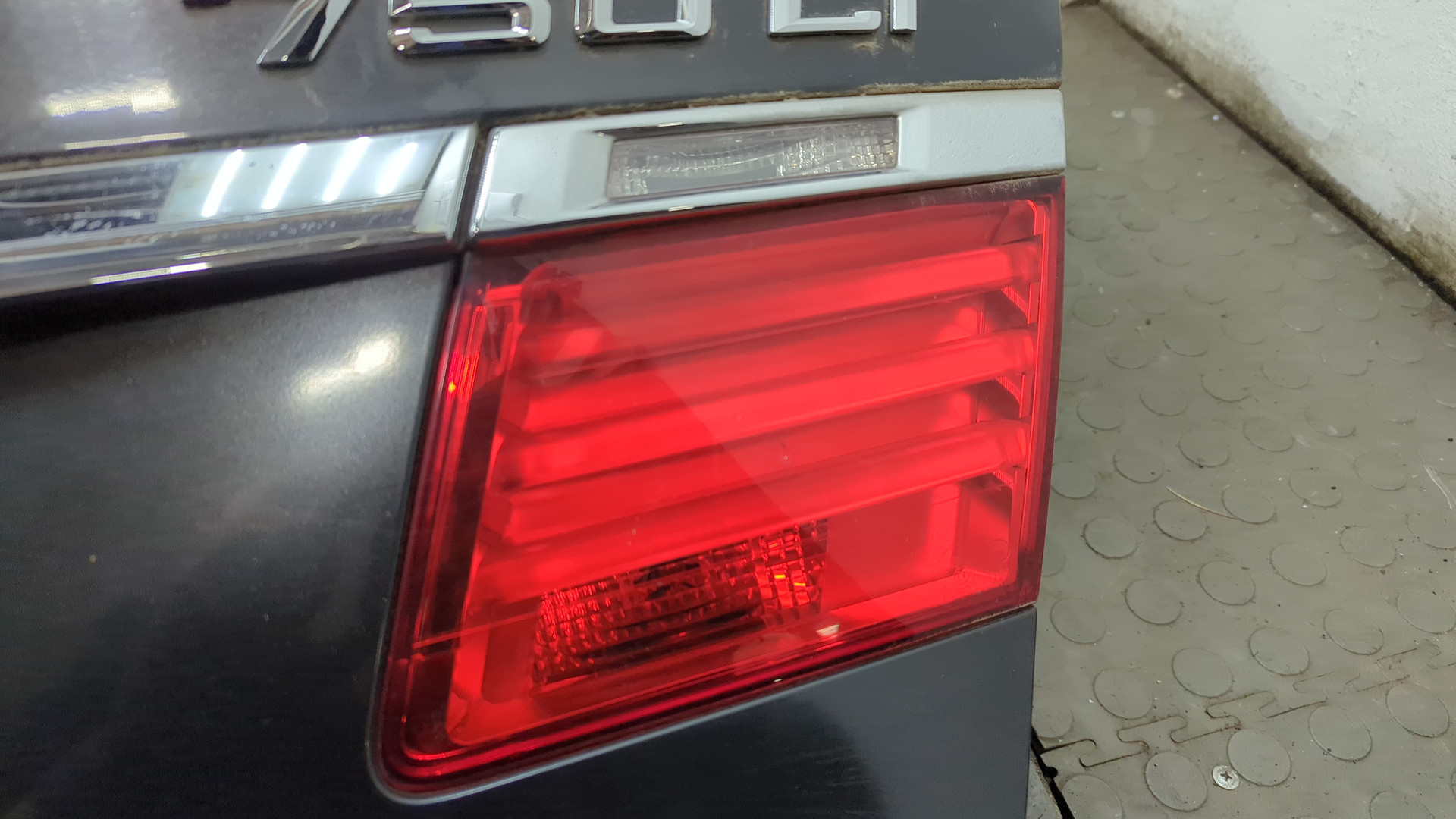 Дверь багажника