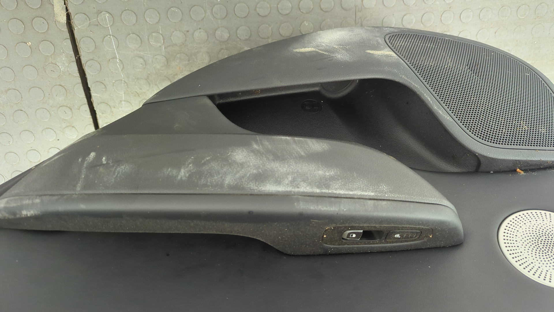 Дверь задняя правая