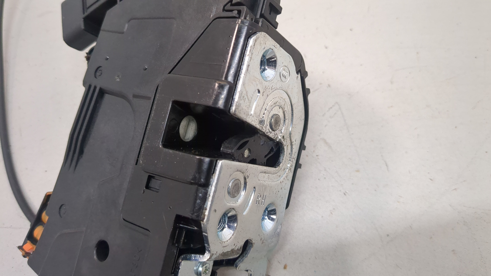 Замок двери передней правой для K5 (DL) 2019>