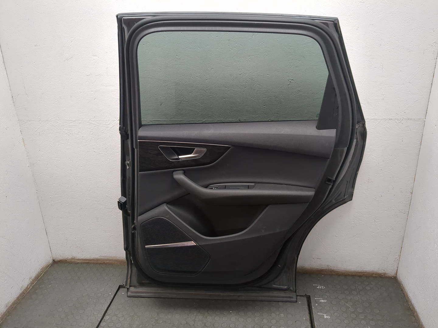 Дверь задняя правая