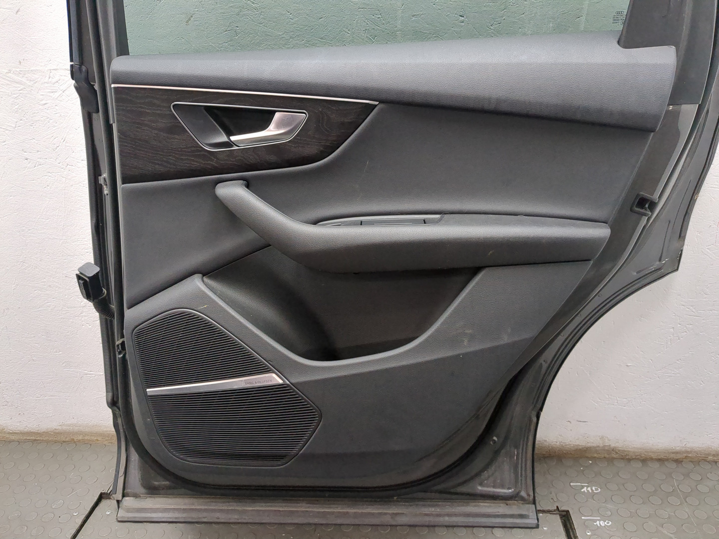 Дверь задняя правая