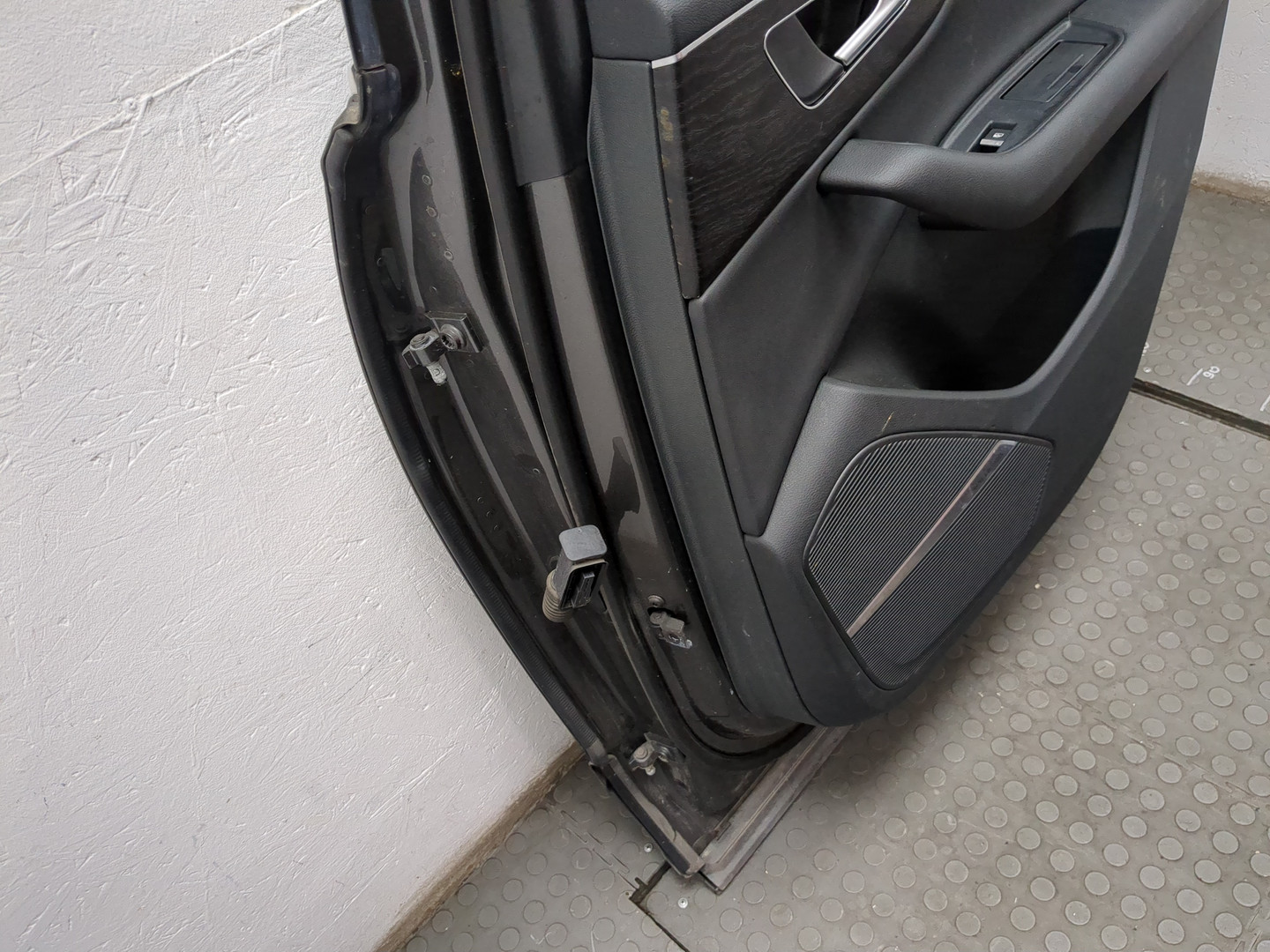 Дверь задняя правая