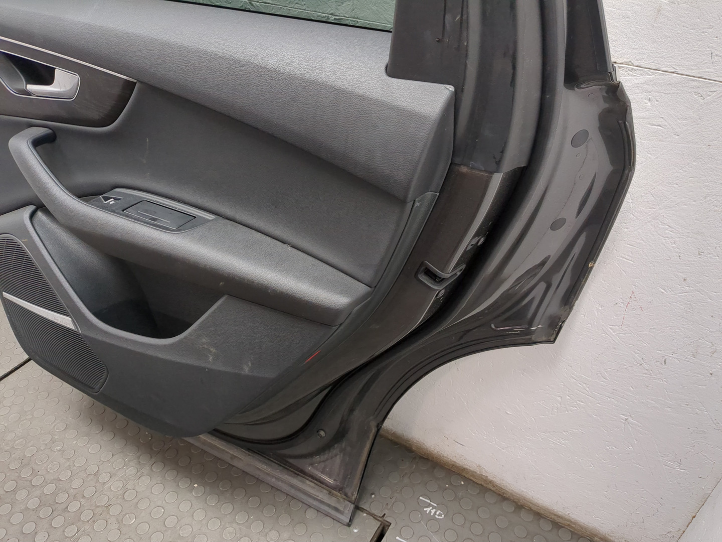 Дверь задняя правая