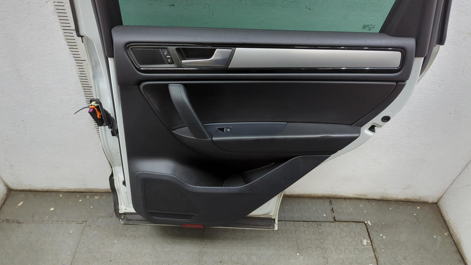 Дверь задняя правая