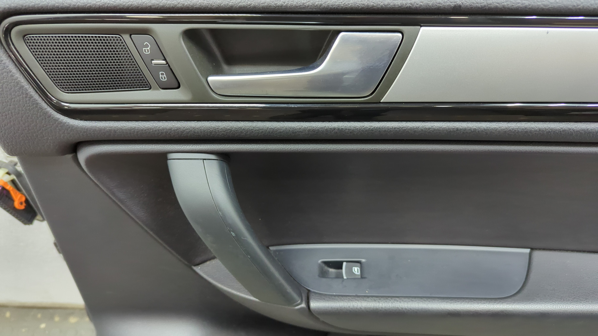 Дверь задняя правая