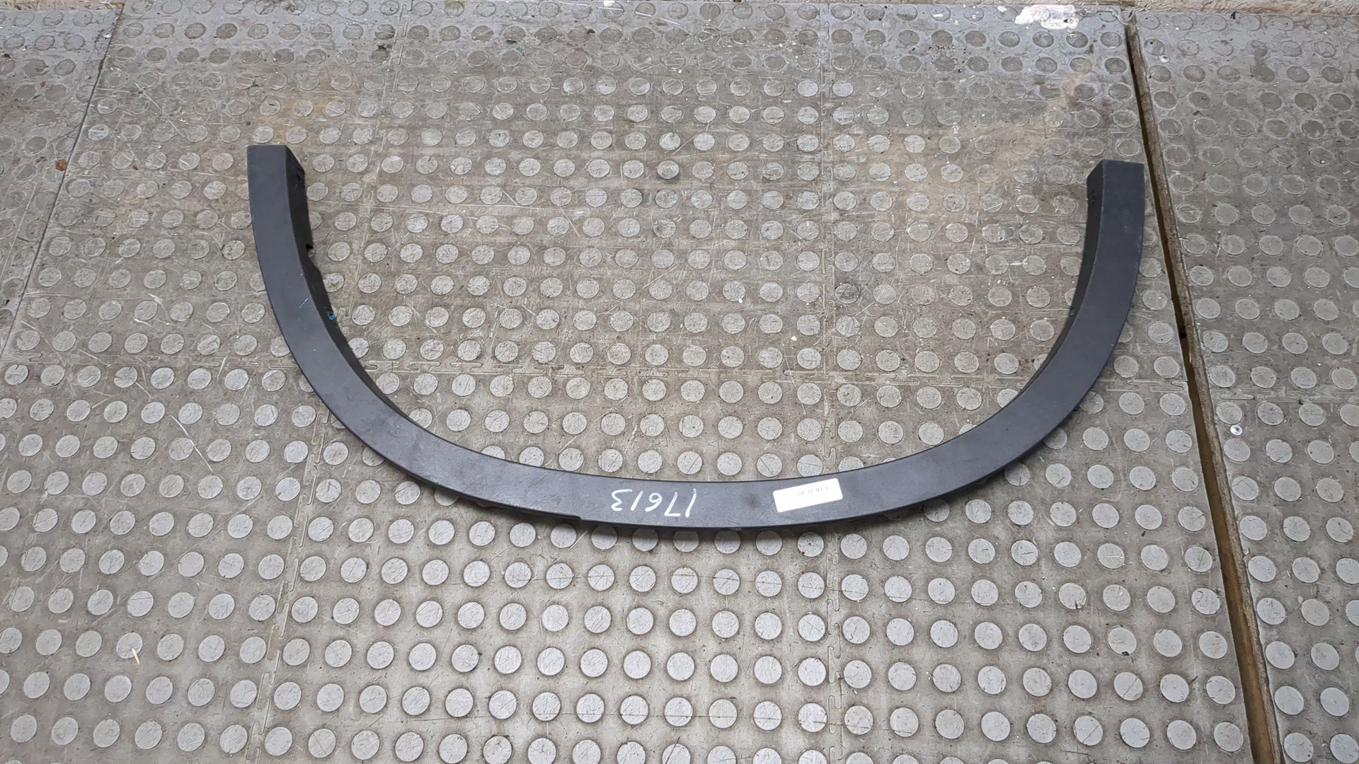 Молдинг заднего крыла правого