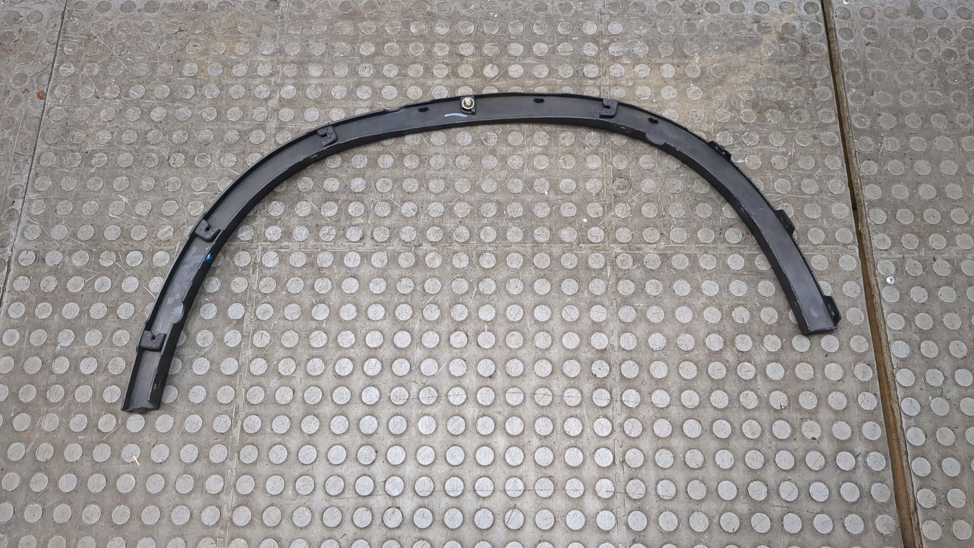 Молдинг заднего крыла правого