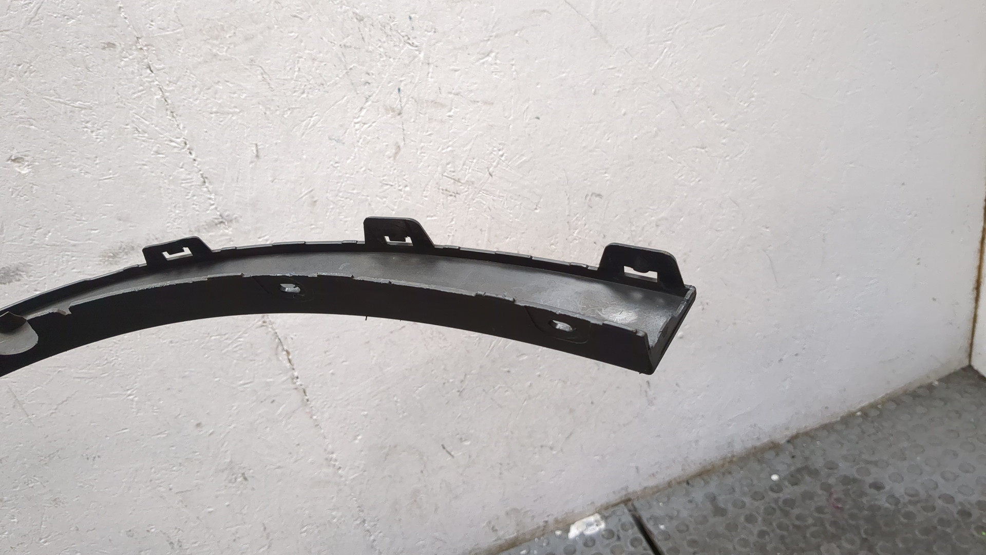 Молдинг заднего крыла правого