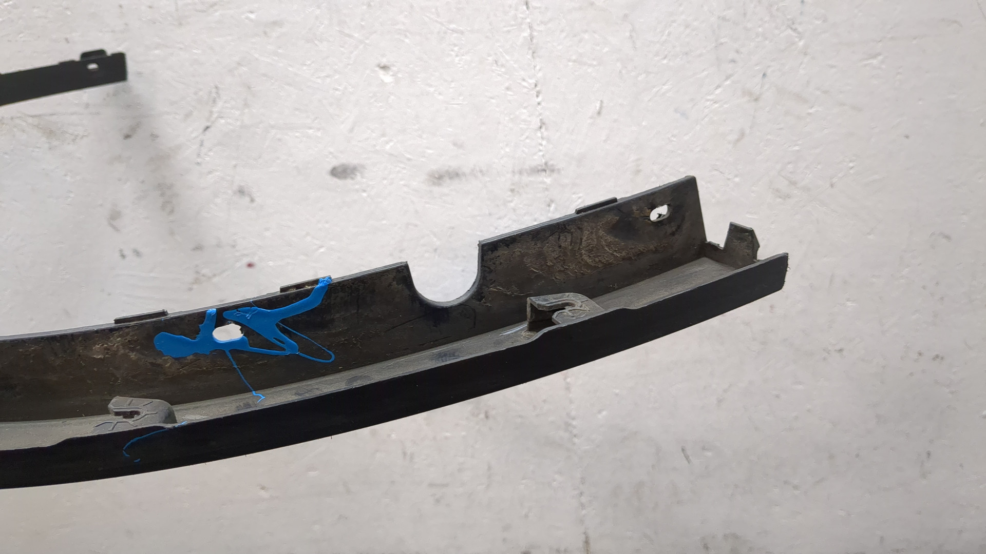 Молдинг заднего крыла правого