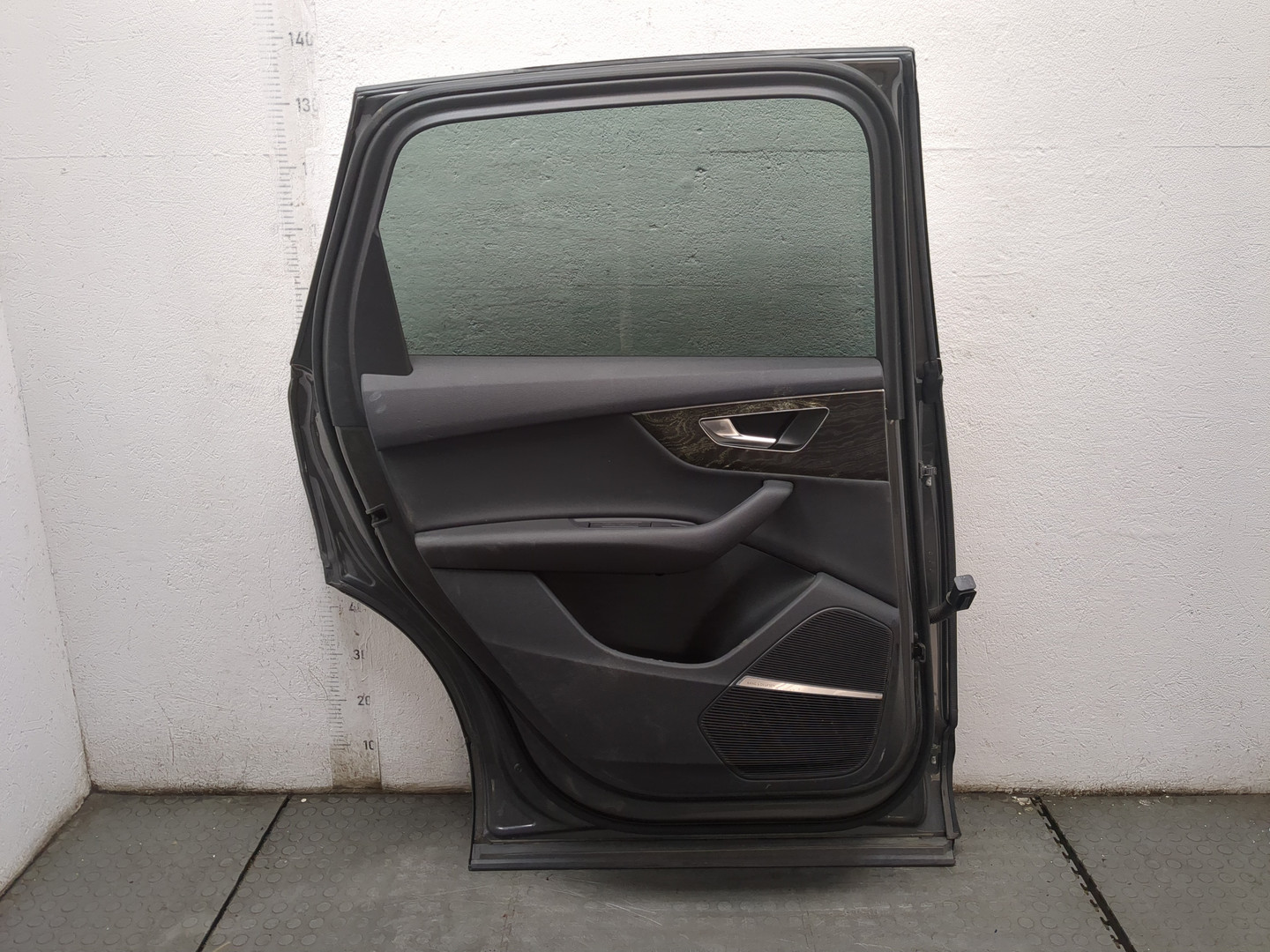 Дверь задняя левая