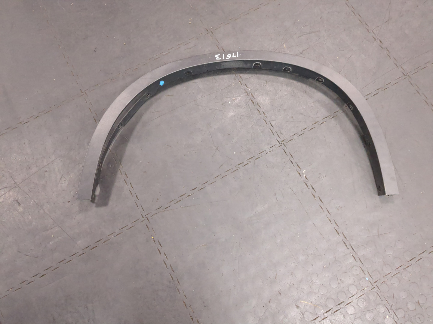 Накладка переднего крыла левого