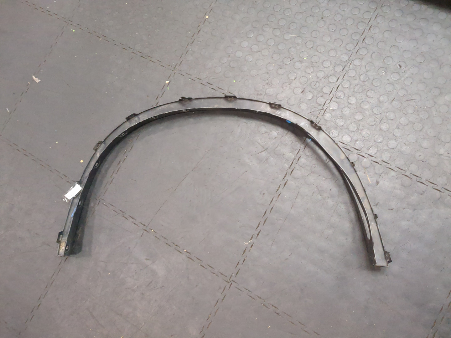 Накладка переднего крыла левого