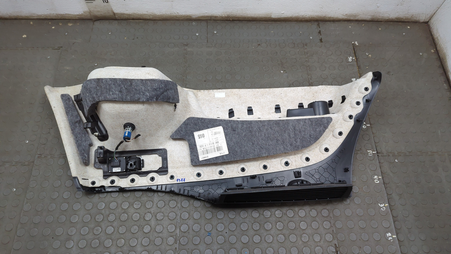 Обшивка багажника