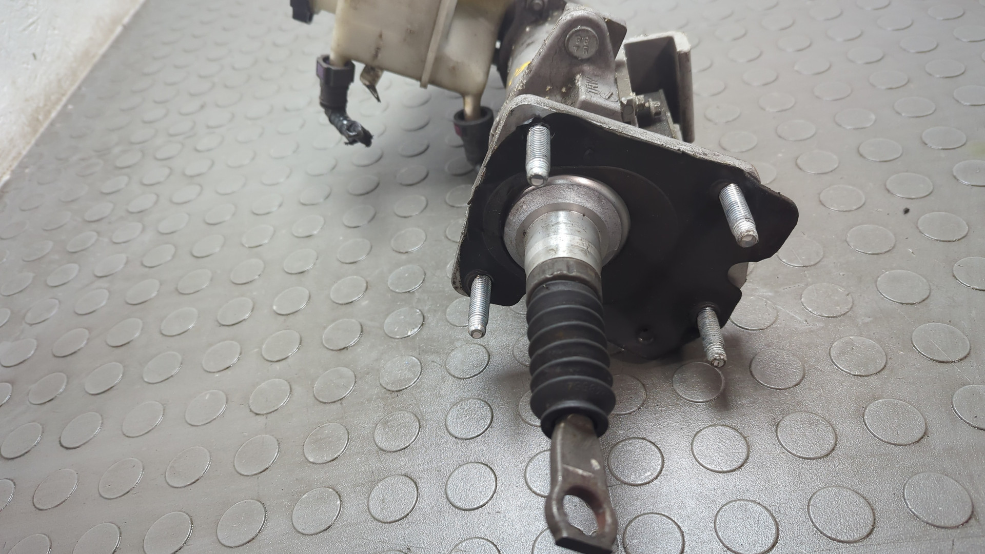 Цилиндр тормозной главный