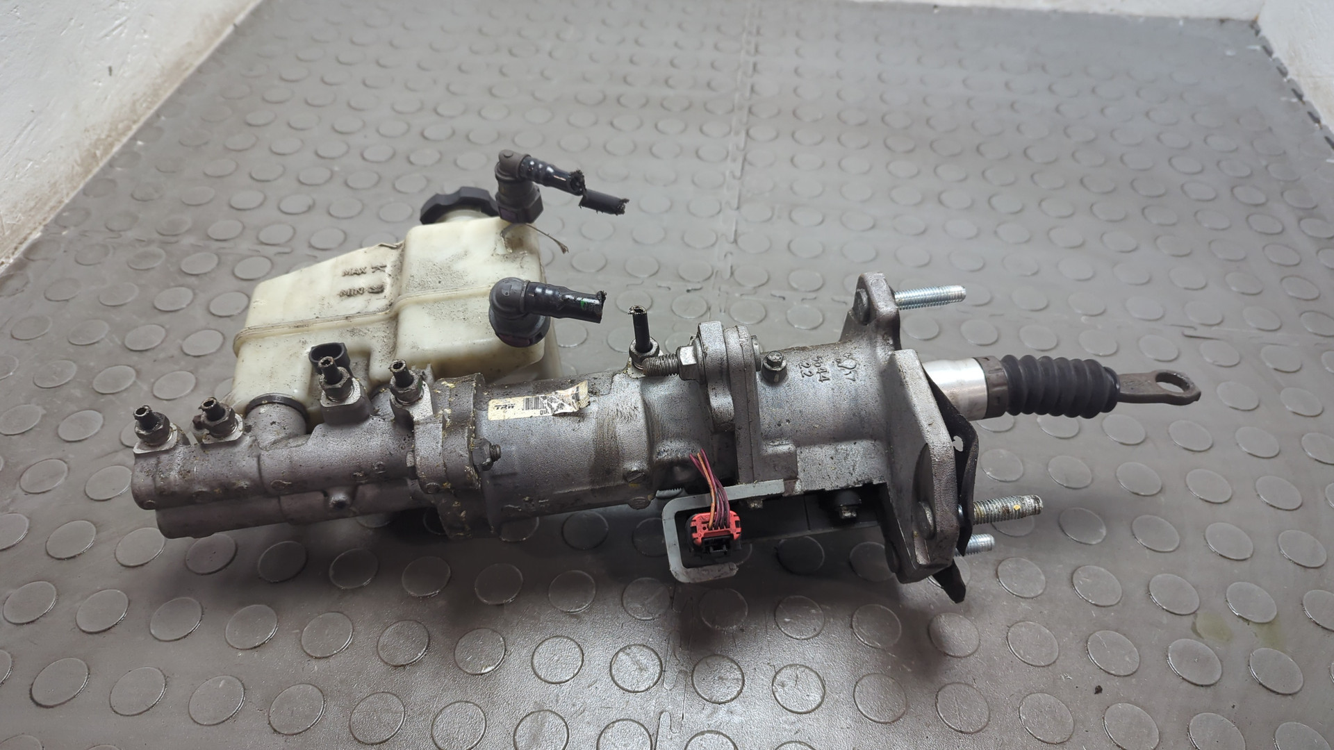 Цилиндр тормозной главный