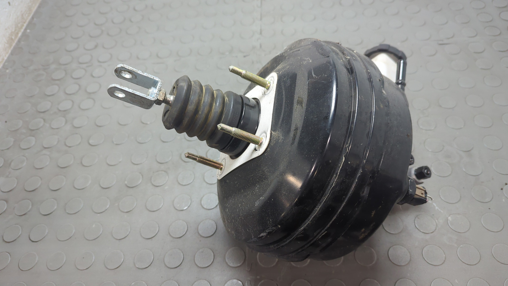 Цилиндр тормозной главный