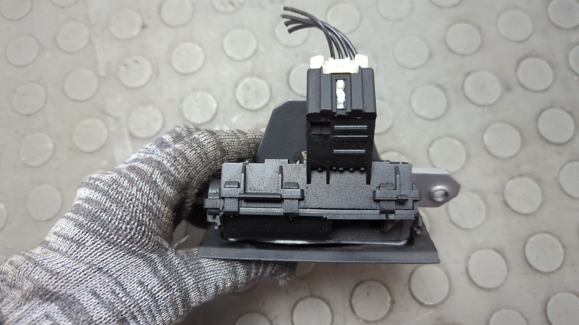 Замок багажника