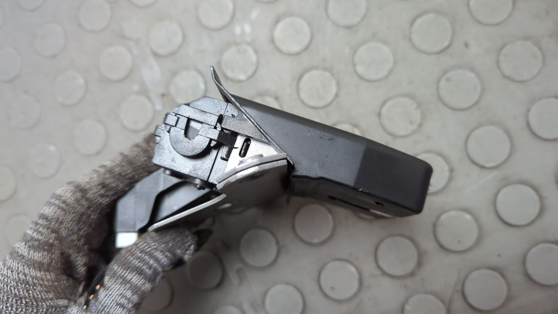 Замок багажника