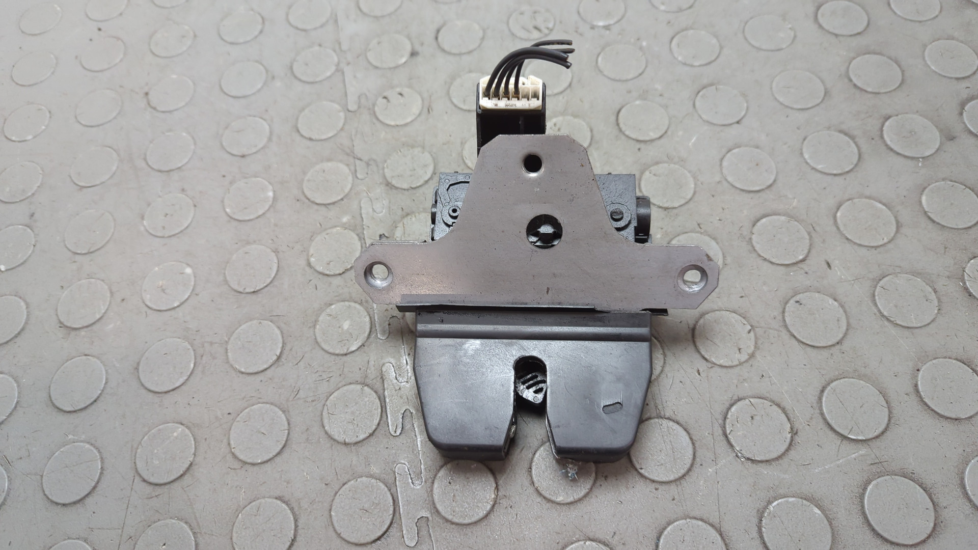 Замок багажника